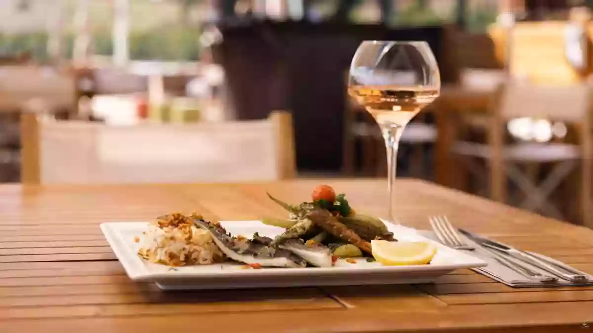 Notre restaurant - Auberge de la Rade - Saint-Raphaël - restaurant Méditérranéen SAINT-RAPHAEL